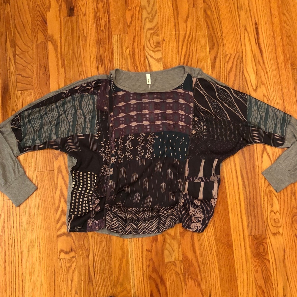 Anthropologie / Tiny silky front long sleeve tee